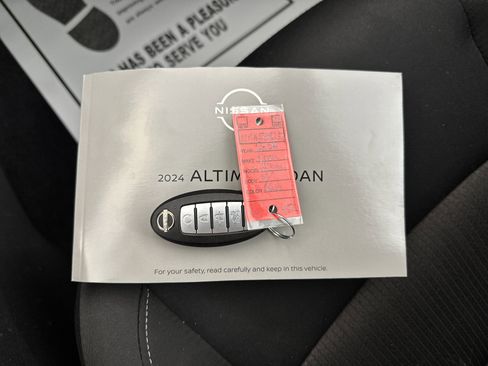 Used 2024 Nissan Altima 2.5 SV image 31