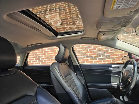 Used 2018 Ford Fusion SE w/ Equipment Group 601A FWD image 22