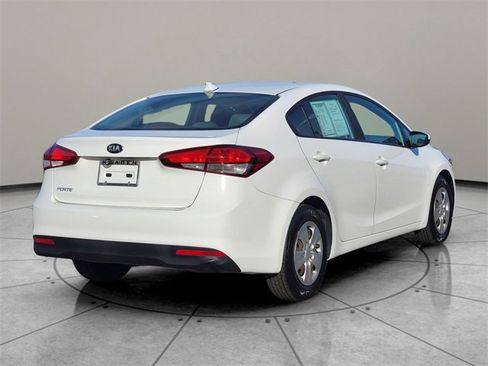 Used 2017 Kia Forte LX image 11