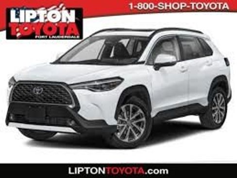 Used 2024 Toyota Corolla Cross LE FWD image 1