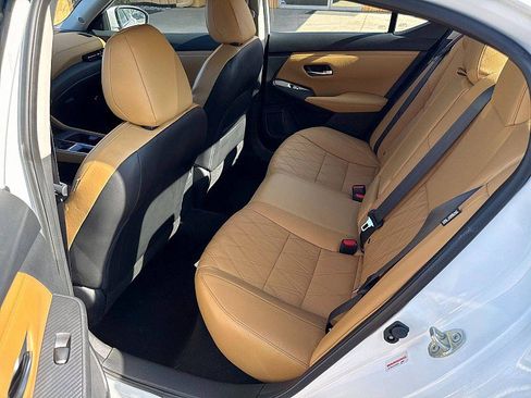 Used 2020 Nissan Sentra SV w/ SV Premium Package FWD image 16