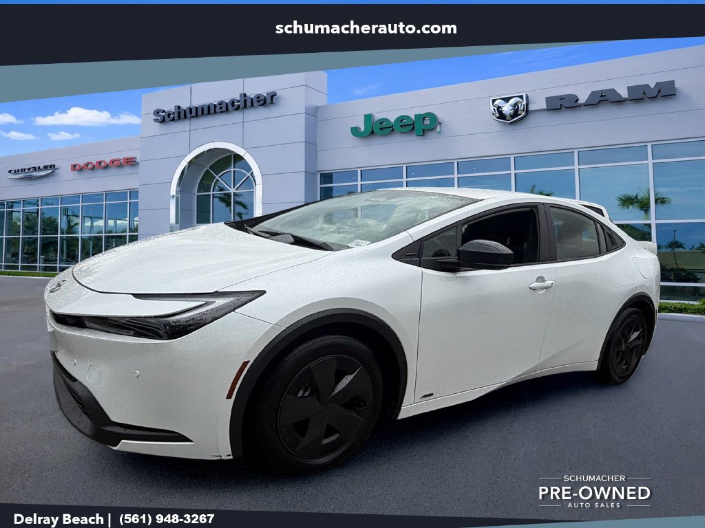 Used 2025 Toyota Prius LE AWD/4WD image 3