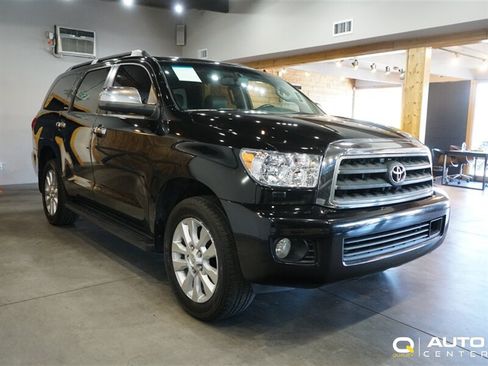 Used 2010 Toyota Sequoia Platinum AWD/4WD image 3
