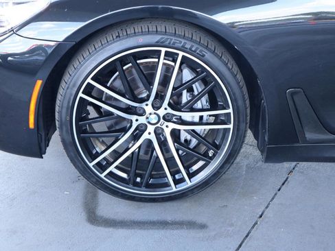 Used 2018 BMW 750i RWD image 12