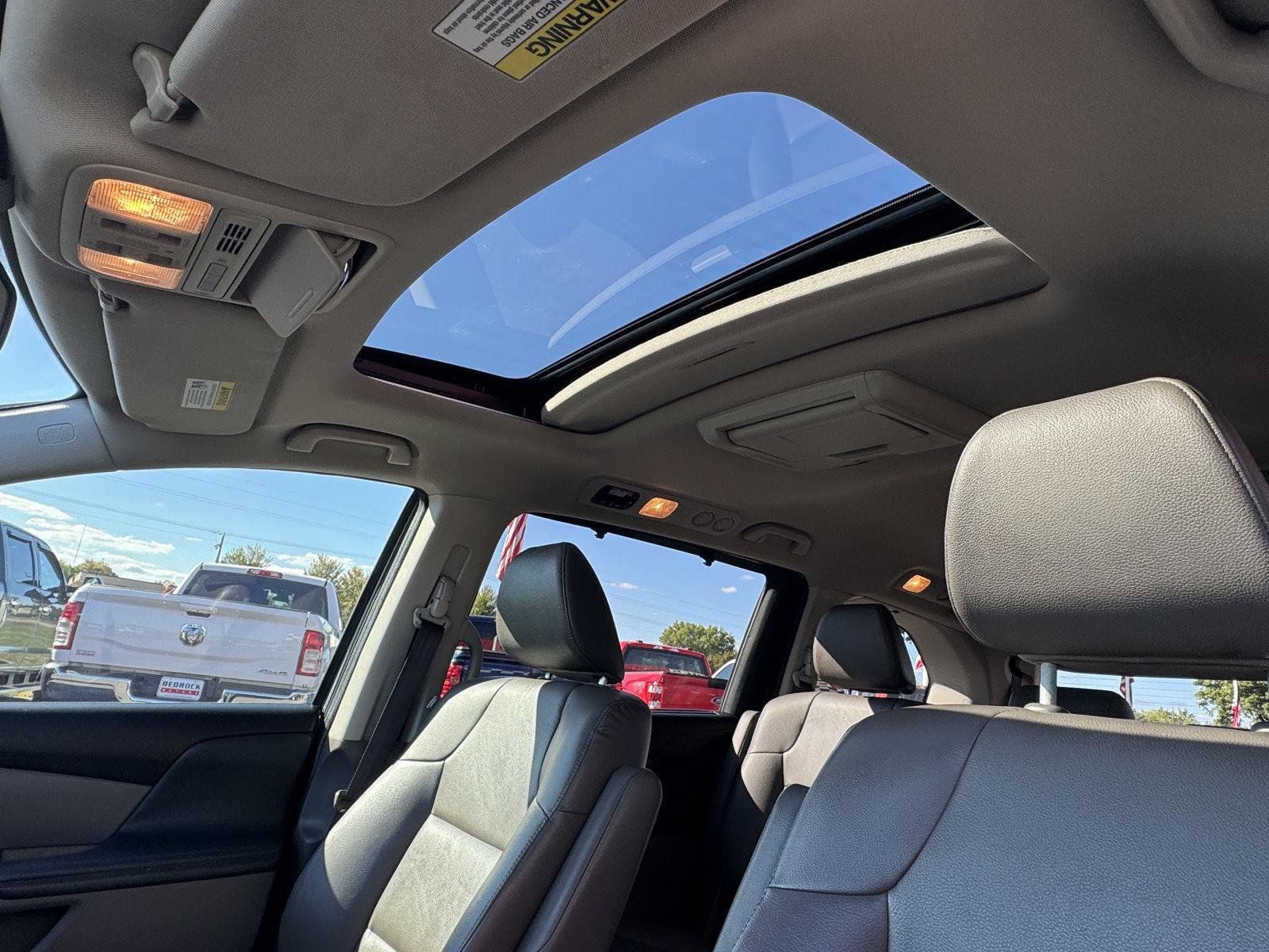 Used 2015 Honda Odyssey EX-L image 16