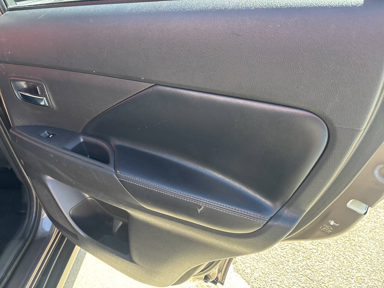 Used 2020 Mitsubishi Outlander SEL AWD/4WD image 30