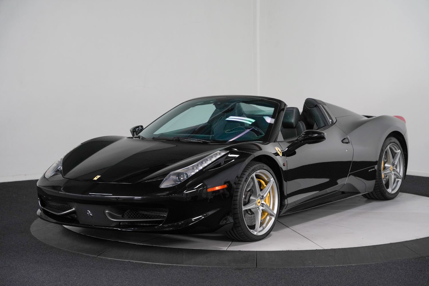 Used 2013 Ferrari 458 Spider RWD image 5