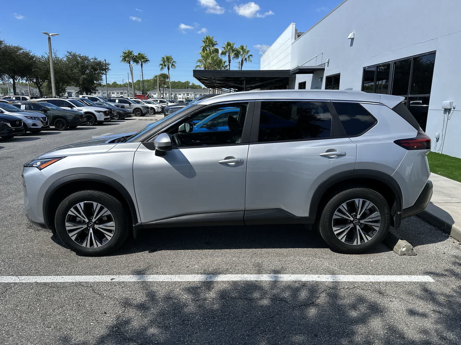 Used 2023 Nissan Rogue SV w/ SV Premium B Package FWD image 5