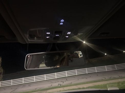 Used 2019 Volkswagen Tiguan SE image 16