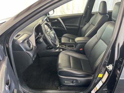 Used 2018 Toyota RAV4 SE w/ Advanced Technology Package AWD/4WD image 4