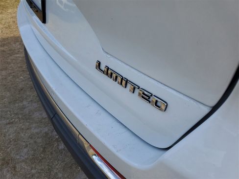 Used 2022 Jeep Grand Cherokee Limited image 8