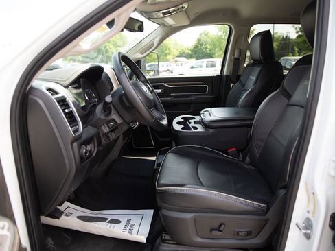 Used 2024 RAM 2500 Laramie AWD/4WD image 19