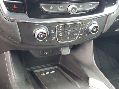 Used 2023 Chevrolet Traverse LT image 19