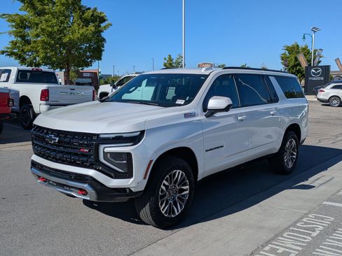 Used 2025 Chevrolet Suburban Z71 AWD/4WD image 11