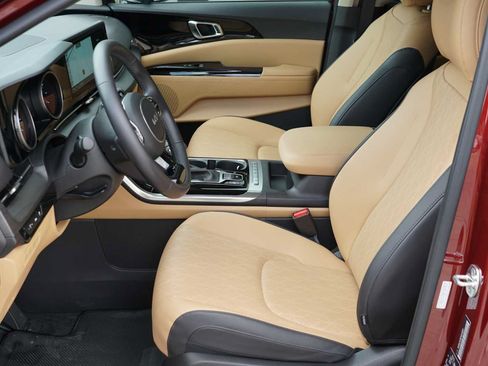 Certified 2023 Kia Carnival EX FWD image 9