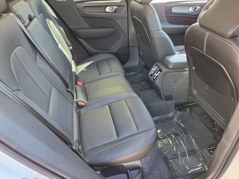 Certified 2025 Volvo XC40 B5 Ultra w/ Climate Package AWD/4WD image 21