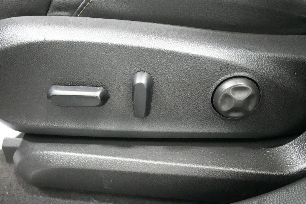 Used 2018 Buick Envision Essence AWD/4WD image 15