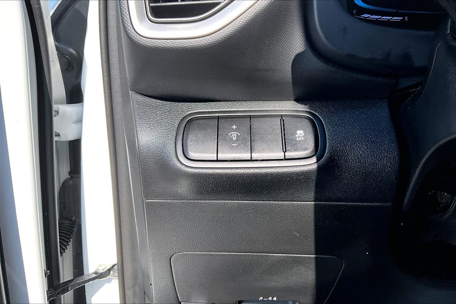 Used 2026 Hyundai Venue SE FWD image 34