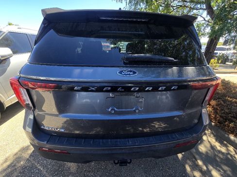 Used 2025 Ford Explorer Active RWD image 15