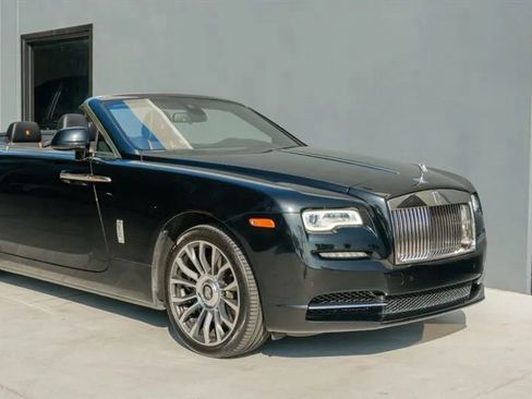 Used 2018 Rolls-Royce Dawn image 40