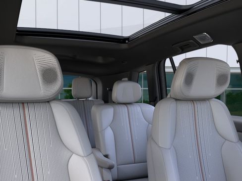 New 2027 Cadillac Vistiq Luxury w/ LPO, Floor Liner Package AWD/4WD image 24