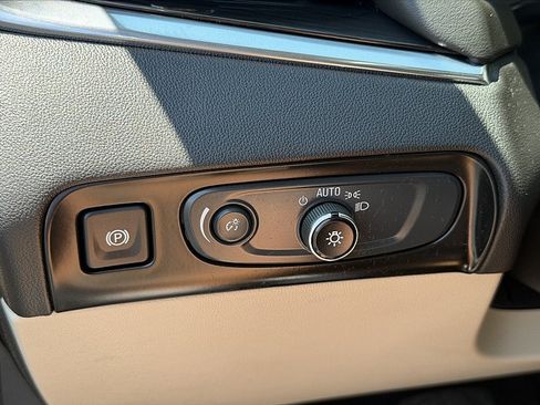 Used 2018 Buick Enclave Premium w/ Experience Buick Package FWD image 26