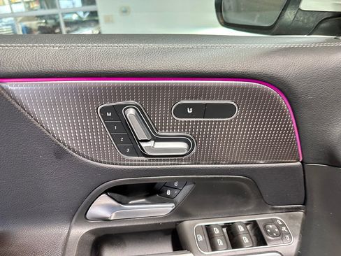 Used 2022 Mercedes-Benz GLB 250 4MATIC image 12