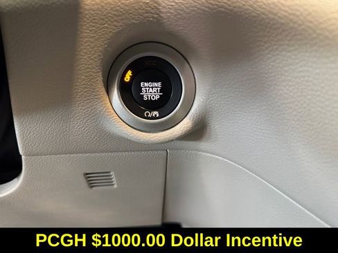 Used 2024 Chrysler Pacifica Touring-L image 20