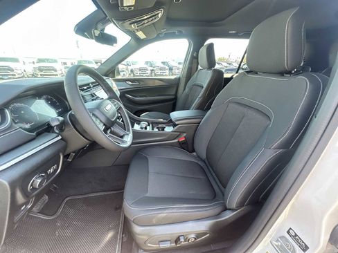 New 2025 Jeep Grand Cherokee Laredo X image 13