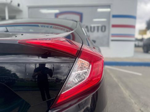Used 2020 Honda Civic LX image 29