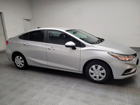 Used 2017 Chevrolet Cruze LS FWD image 11