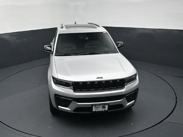 New 2026 Jeep Grand Cherokee Limited w/ Limited Altitude Package AWD/4WD image 13