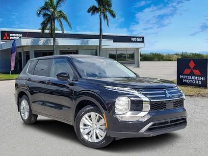 New 2025 Mitsubishi Outlander ES