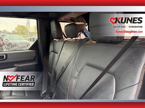 Used 2023 Ford Bronco Badlands image 36