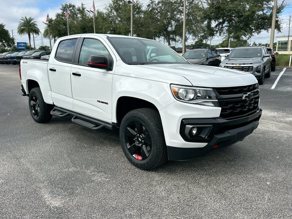 Used 2022 Chevrolet Colorado LT w/ Redline Special Edition AWD/4WD image 3