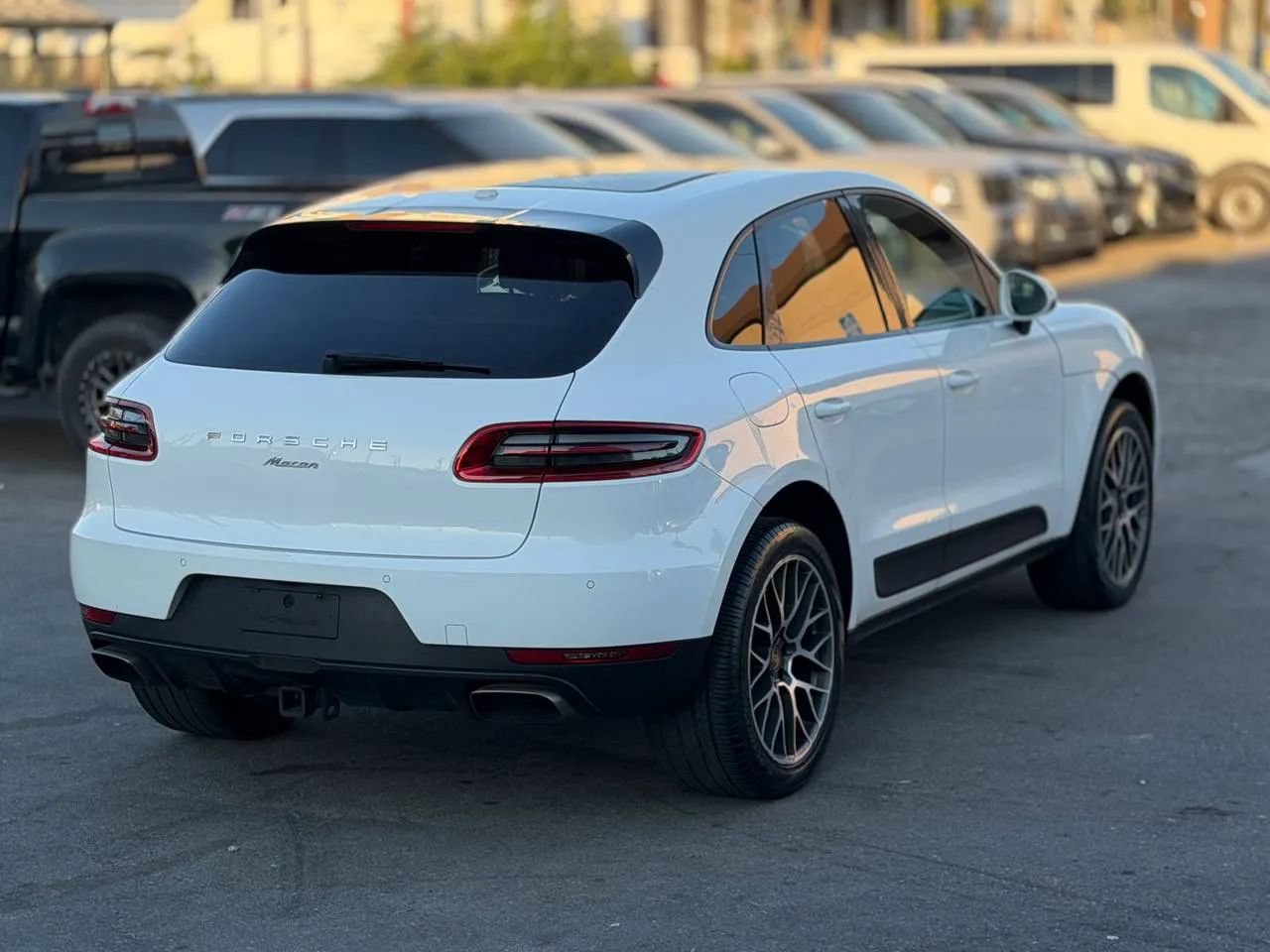Used 2017 Porsche Macan AWD/4WD image 18