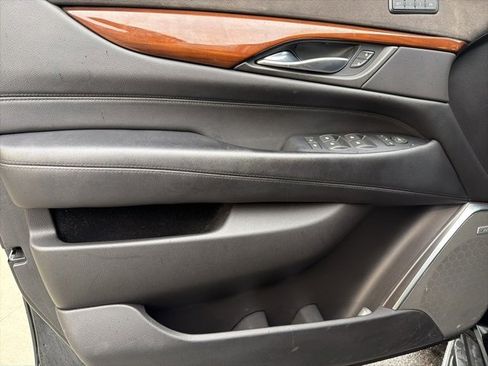 Used 2018 Cadillac Escalade ESV Luxury image 23