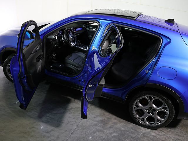 Used 2024 Alfa Romeo Tonale Veloce w/ Premium Interior Package AWD/4WD image 5