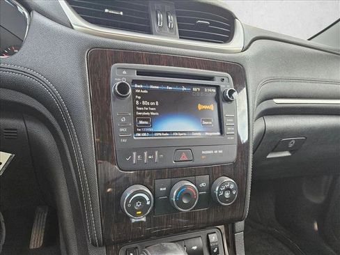 Used 2015 Chevrolet Traverse LT w/ Style and Technology Package image 13
