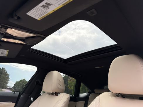Used 2023 BMW i4 eDrive40 RWD image 9