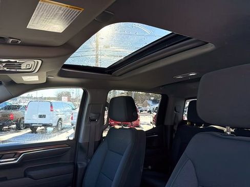 Used 2024 Chevrolet Silverado 1500 LT Trail Boss w/ Convenience Package II image 17