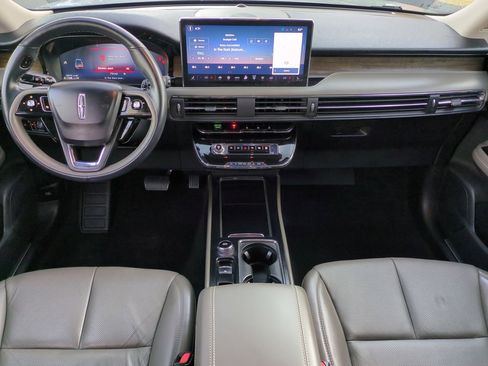 Used 2023 Lincoln Corsair Reserve w/ Towing Package image 15