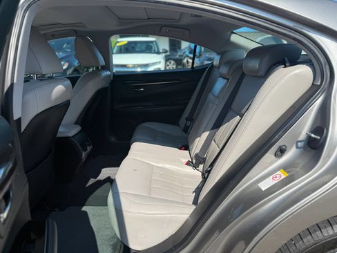 Used 2017 Lexus ES 350 w/ Luxury Package FWD image 16