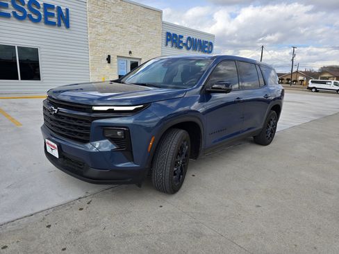 Used 2024 Chevrolet Traverse LS w/ Midnight/Sport Edition image 7