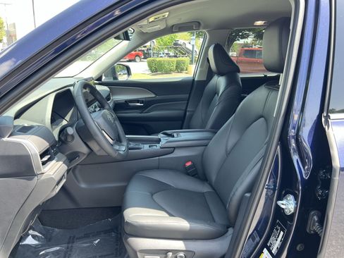 Used 2026 Toyota Grand Highlander AWD image 13