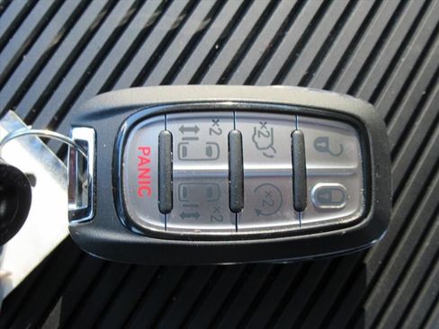 Certified 2024 Chrysler Pacifica Limited AWD/4WD image 37