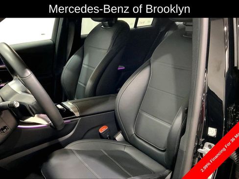 Used 2025 Mercedes-Benz GLC 300 4MATIC image 8