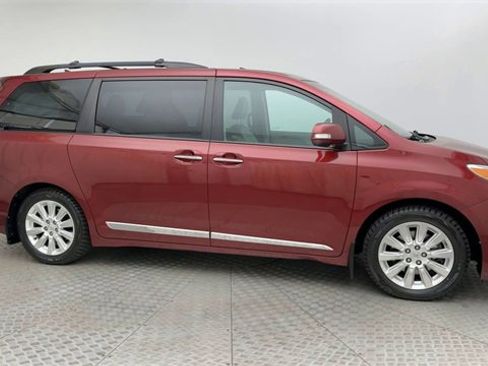 Used 2014 Toyota Sienna Limited image 9