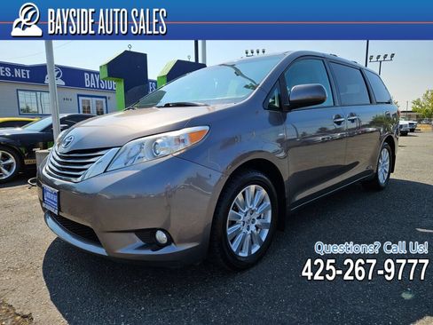 Used 2017 Toyota Sienna XLE w/ XLE Navigation Package AWD/4WD image 1