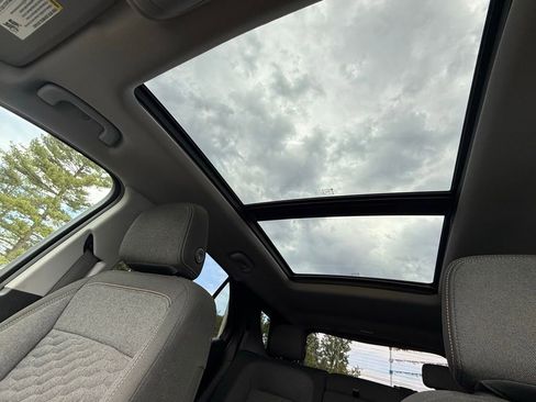 Used 2018 Chevrolet Equinox LT w/ Sun & Infotainment Package FWD image 29